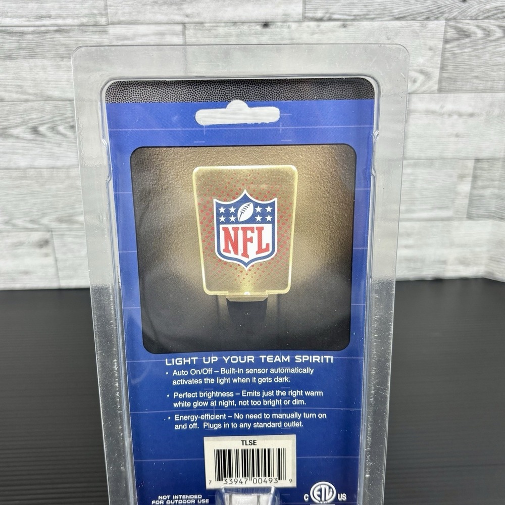 SEATTLE SEAHAWKS TEAM FROSTED NIGHT LIGHT PLUG-IN LED W/LIGHT SENSOR NEW - Picture 5 of 9